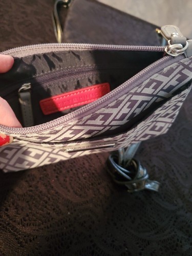 Tommy Hilfiger Bandolera Negra y Muñequera Gris (NUEVO CON ETIQUETAS) Paquete - Imagen 5 de 6