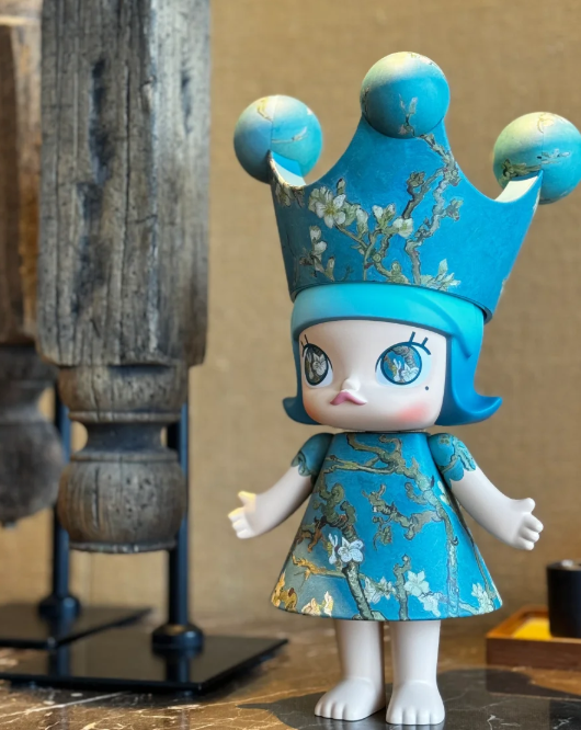 ぬいぐるみ POPMART MOLLY 400% Van Gogh Museum MEGA ROYAL MOLLY 400% Van Gogh Museum – WHOOPEA