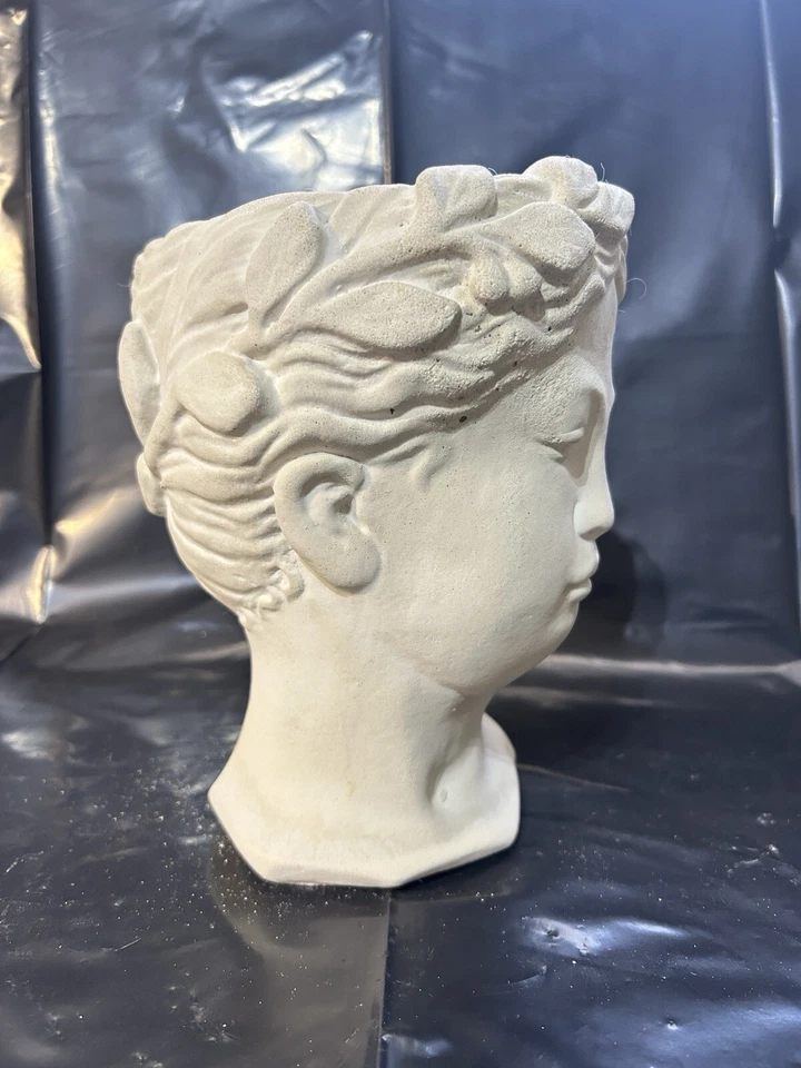 Busto griego de piedra fundida producido por Swal Statuary Foto 2 de 4