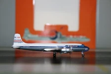 Aeroclassics 1:400 United Airlines Cargo Douglas DC-6 N37594 (AC419957)
