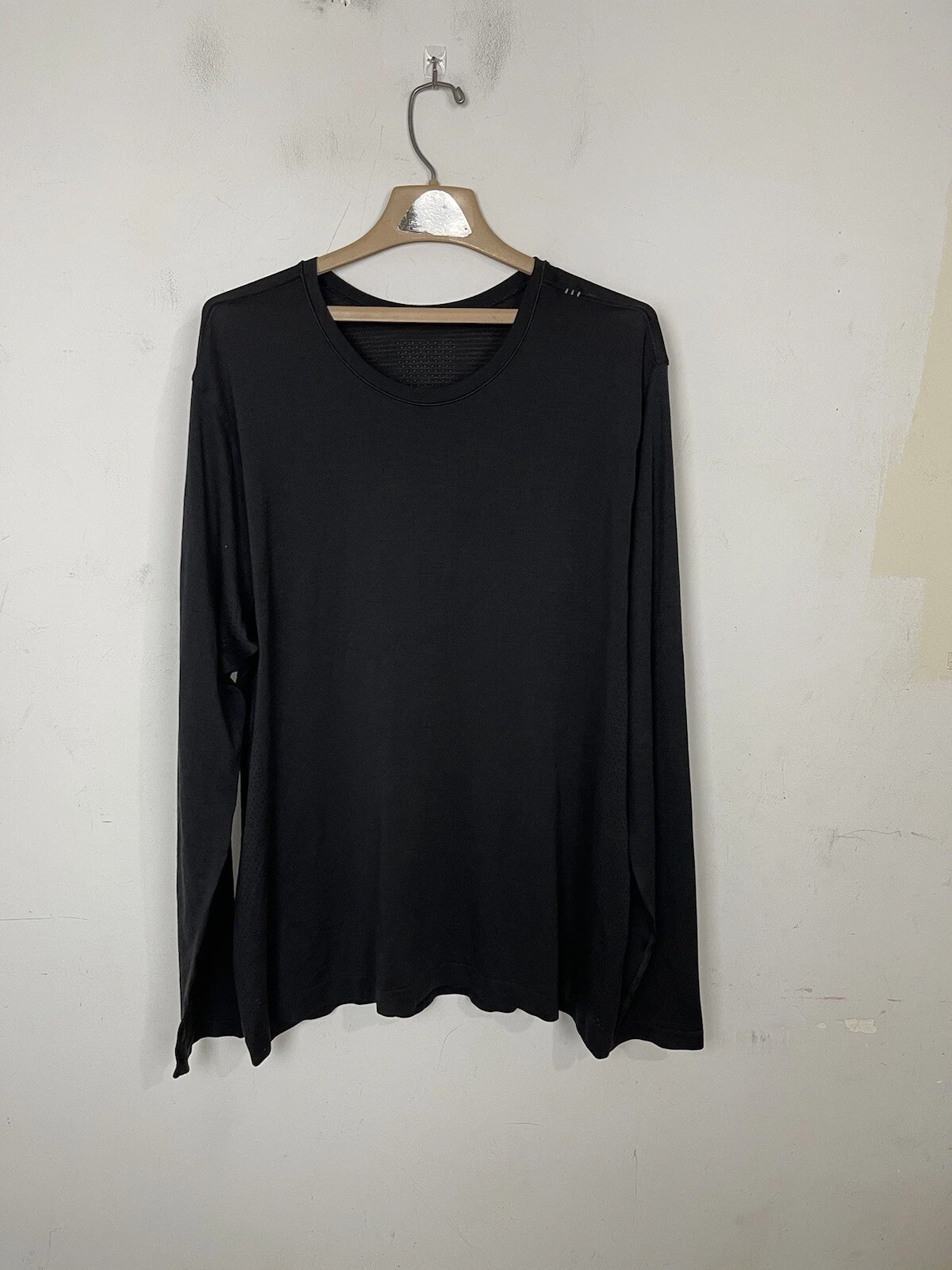 Lululemon Men Shirt Large Workout Base Layer Time to Get Dirty Get Outside Black