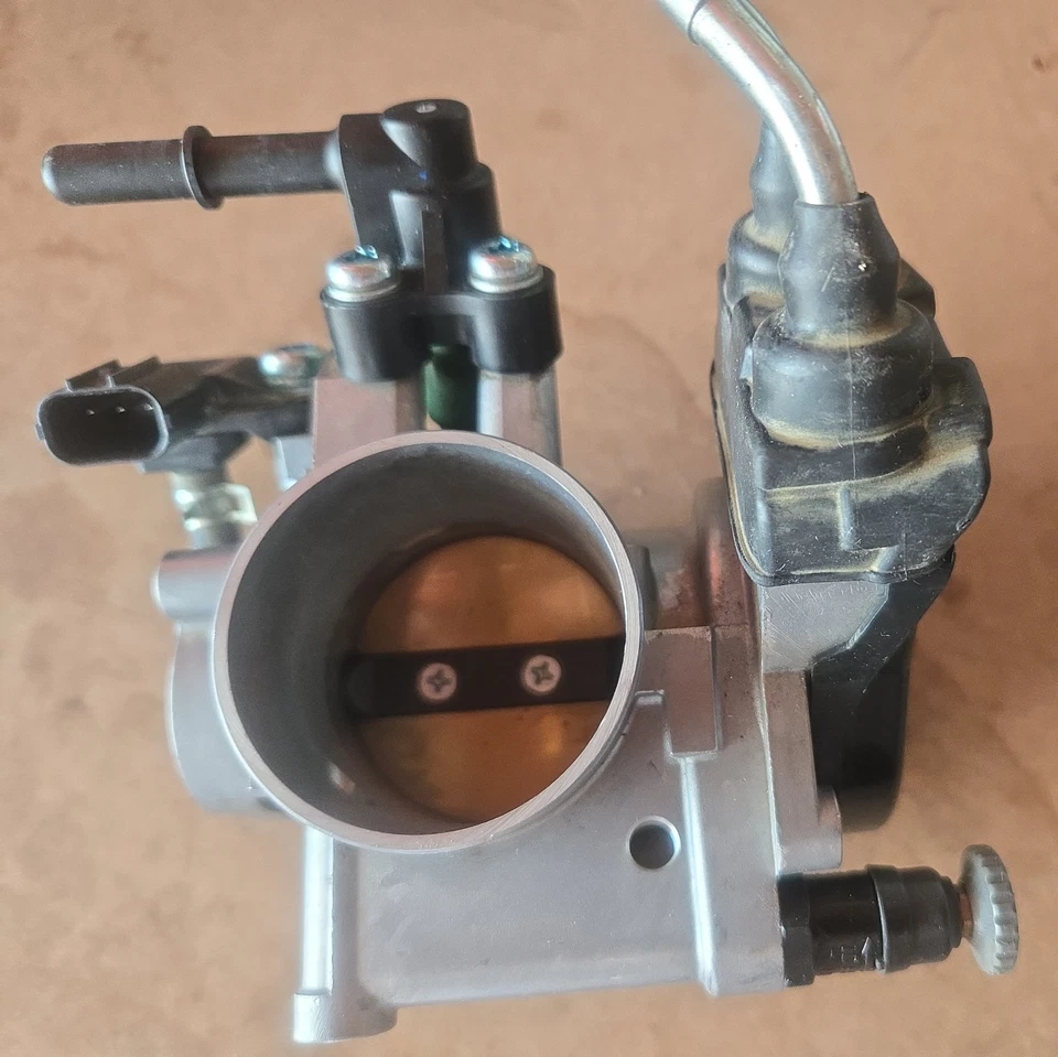 2014-2017 Yamaha YZ450F OEM Keihin Throttle Body Tube Fuel Injector Assembly - Image 4 of 4