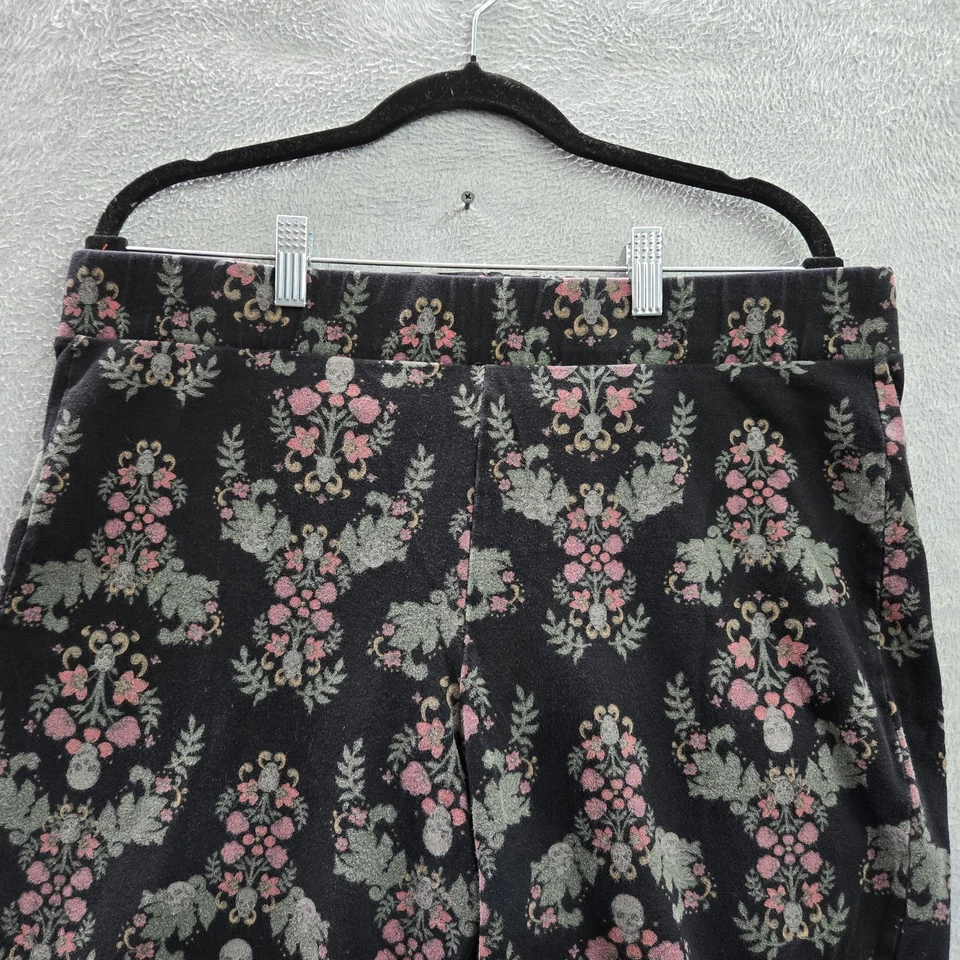 Torrid Women Legging 3 Black Floral 23" Inseam - Image 3 of 4