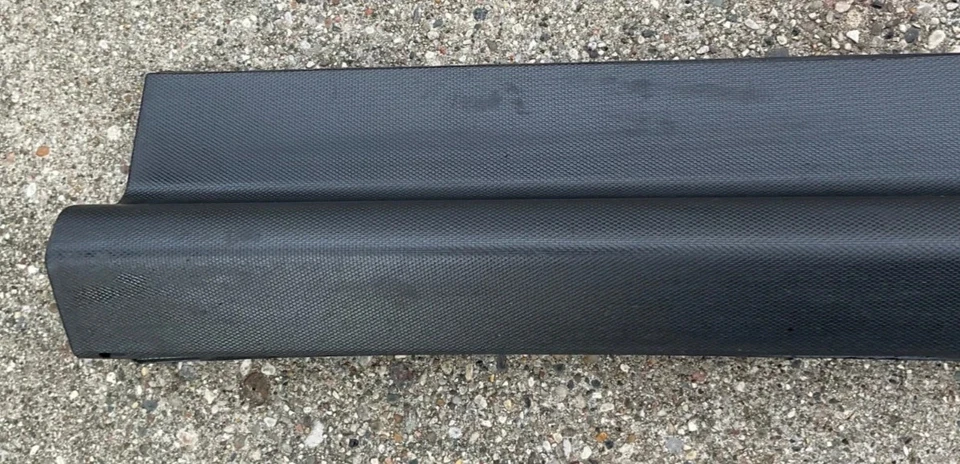 2010-2017 Chevy Equinox Passenger Side Right Front Lower Door Molding 25824825 - Image 2 of 4