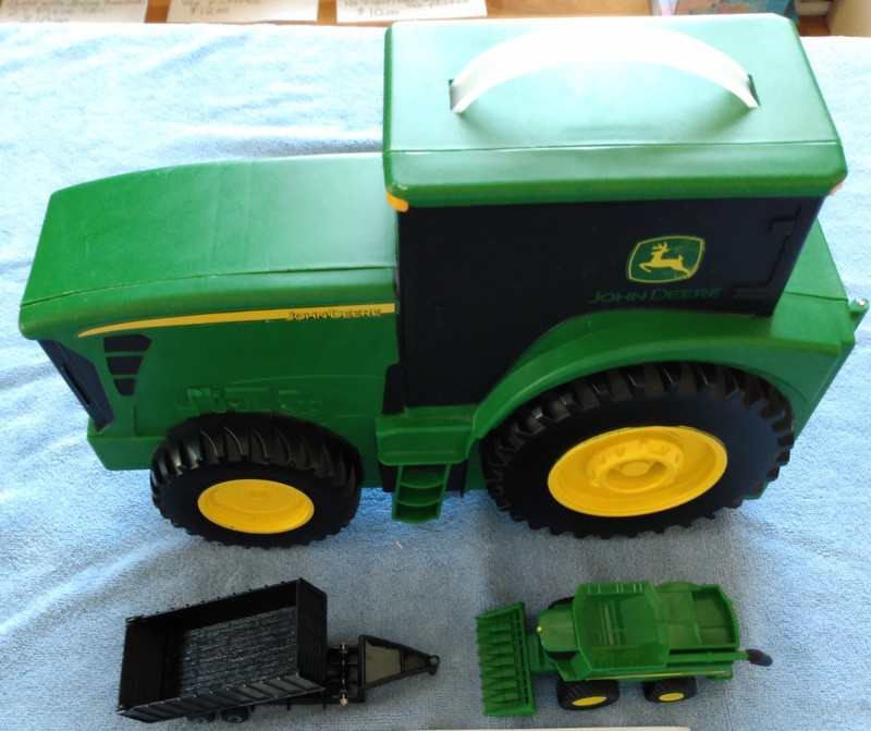 JOHN DEERE PLASTIC TRACTOR STORAGE CARRY CASE TOY ERTL, & 2 FARM  EQUIPMENT TOYS
