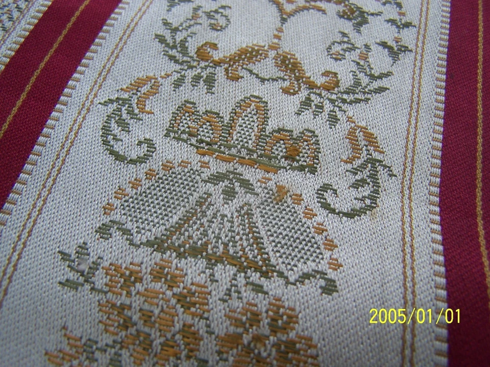 Cinq Coupons de tissus anciens en soie avec liteaux rouges. XIXème. Réf n°15 - Photo 3/4