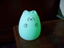 Soft Squishy Mochi Cat Night Light, LED Color Changing Lamp, Cute Light Up works