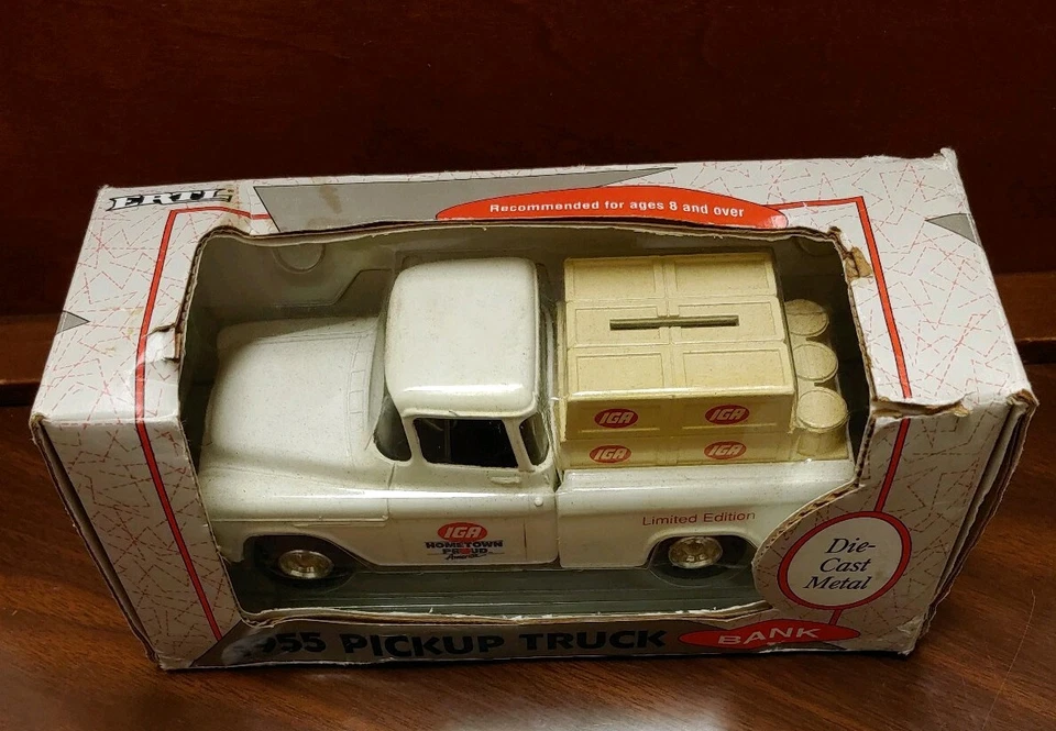 NUEVO Ertl IGA ciudad natal orgullosa Ford F100 1955 camioneta banco metal fundido a presión Foto 4 de 4