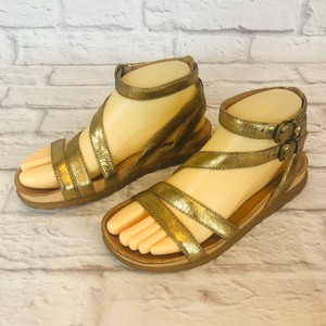 born peera sandal