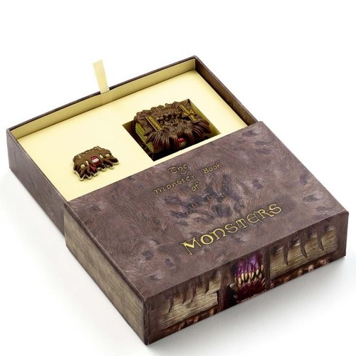 Harry Potter Monster Book Gift Box with Monster Book Keyring and Pin Badge - Picture 1 of 3