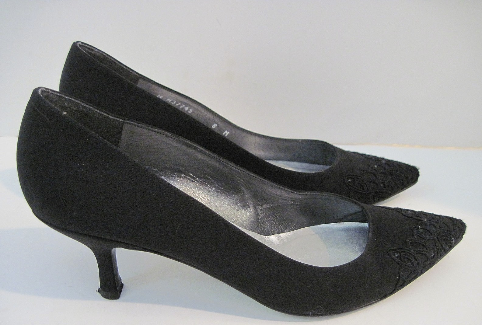 STUART WEITZMAN Women's Black Crystal Embellishments Lace Pumps Size 8 M