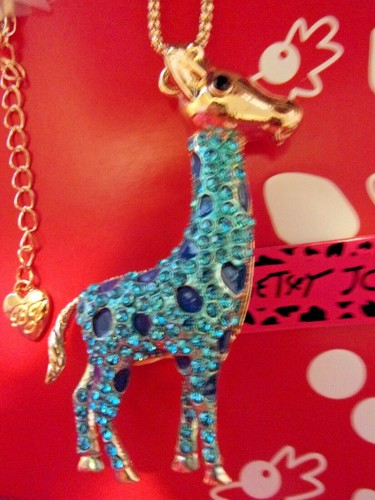 NWT BETSEY JOHNSON DELUXE NECKLACE 