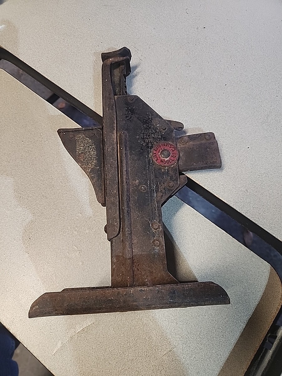 ANTIQUE VINTAGE AJAX No. 6 CAR AUTOMOBILE AXLE RATCHET JACK TOOL
