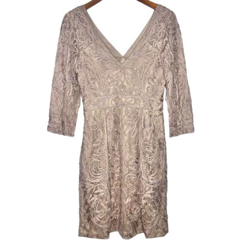 Vestido Vaina Sue Wong Encaje Bordado Cóctel Talla 12 Beige Cuello en V Manga 3/4 - Imagen 2 de 7
