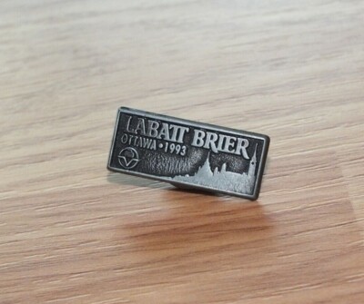 Silver Tone Labatt Brier Ottawa 1993 Collectible Curling Souvenir Lapel Pin 