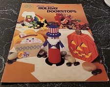 EH2 AMERICAN SCHOOL OF NEEDLEWORK 1989, PLASTIC CANVAS HOLIDAY DOORSTOPS PATTERN