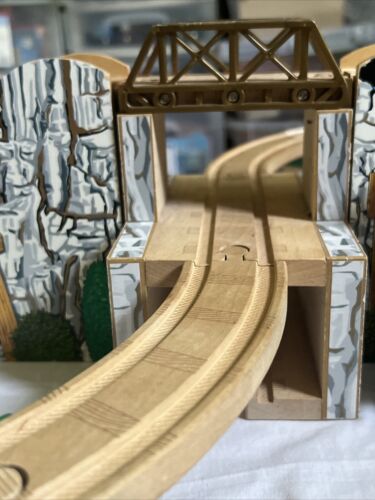 Thomas Friends Holzeisenbahn Zug GOLDMINE MOUNTAIN SET & EXTRAS nicht mehr produziert sehr guter Zustand - Bild 9 von 21