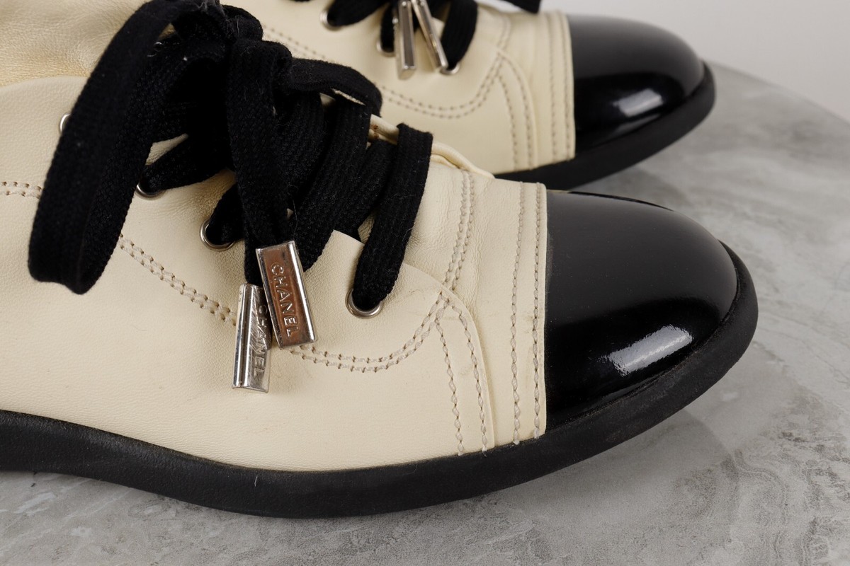 CHANEL シャネル ベージュ・黒 トゥキャップデザイン サイズ36ヒール Chanel CC Logo Leather Beige with Black Cap Toe Sneakers Size 36