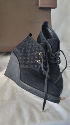 Louis Vuitton Authentic Serial No. MA 0153 - Stride Monogram sued Leather boots