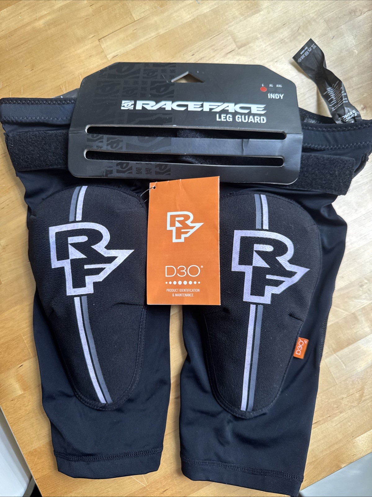 RaceFace Indy D30 Stealth Cycling DH MB Mountain Bike Knee Pads Large Black