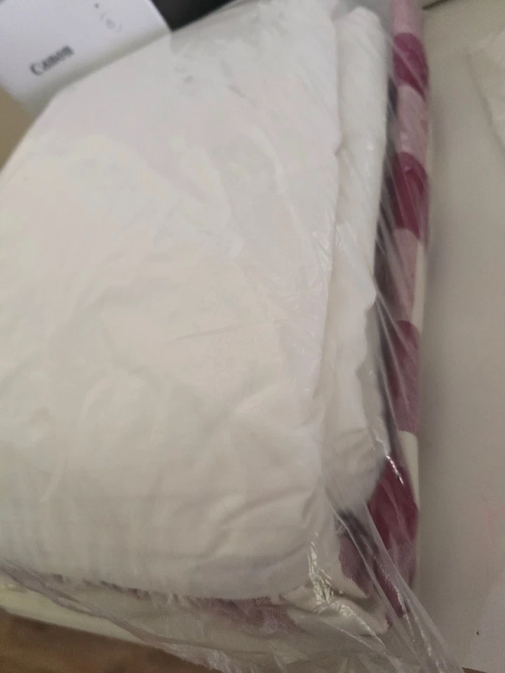 Tela campestre francesa y volantes antipolvo para cama king Foto 4 de 4