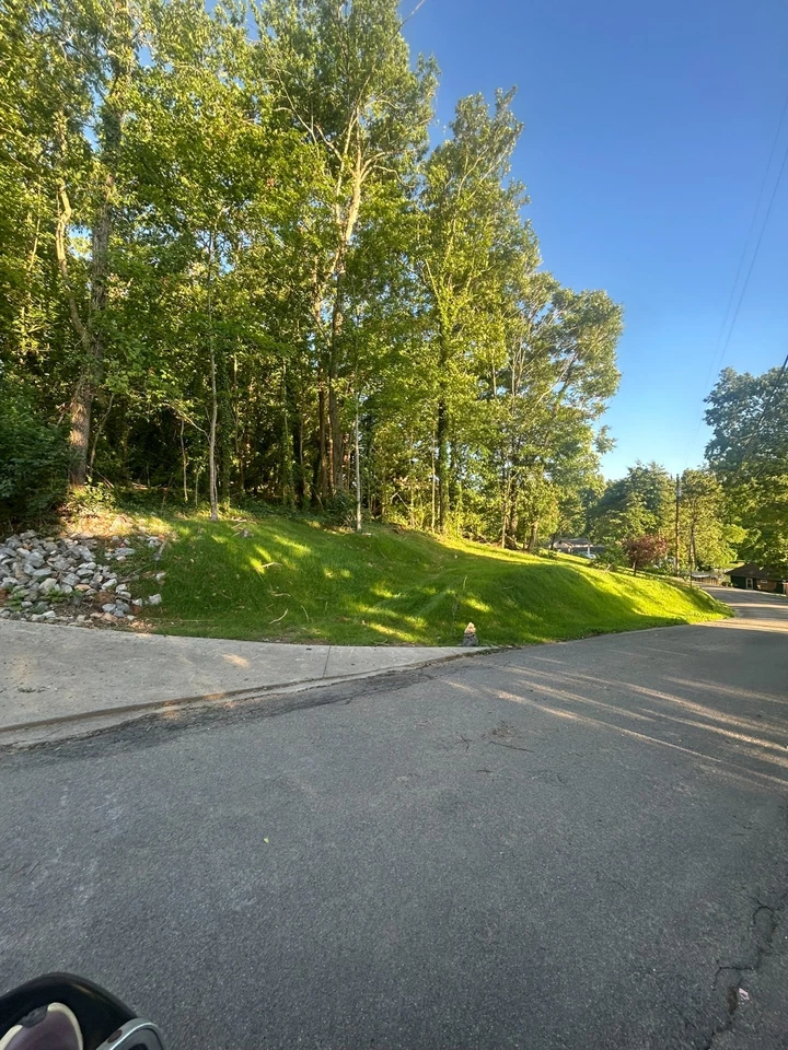 400 Gallon Mechanical agitator hydro seeder hydroseed machine with hose and pump - Image 4 of 4