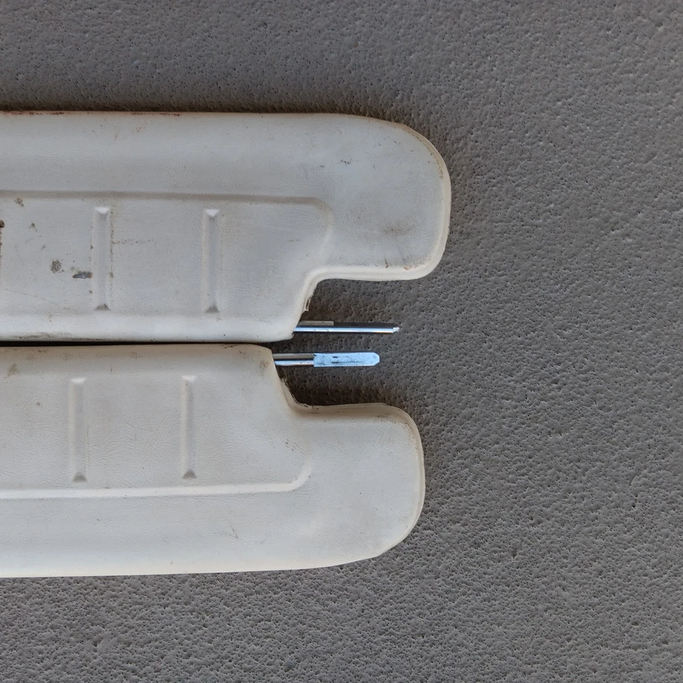 Ford Thunderbird 1964 1965 par de parasoles blanco crema OEM Foto 4 de 4