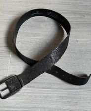 schwarzer Ledergürtel – Tom Tailor – allover Musterprägung – Länge 85 cm