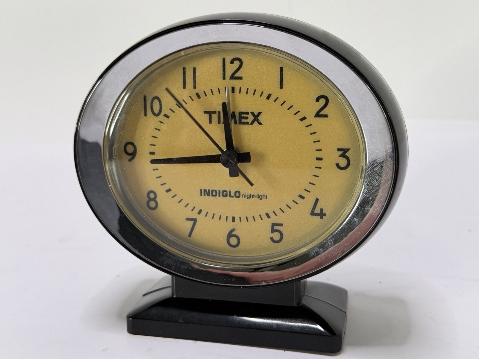 VIDEO Vintage Timex Indiglo Blue Night Light Analog Alarm Clock Tested Working photo