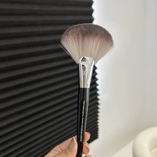 Sephora Collection Pro Featherweight Fan Brush 92 Makeup Brush