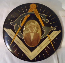 ANTIQUE LARGE MASONIC IN MEMORIAM CELLULOID OVER METAL BUTTON 9" DIAMETER