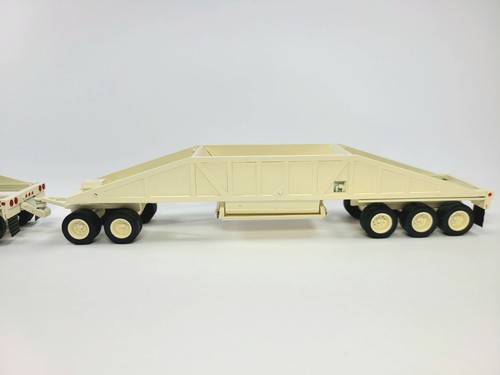 Kenworth W600 with Bottom Dump Trailers - Blue/White ASAM Smith 1:48 Scale Model - Picture 5 of 13
