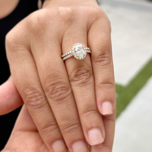 Anillo de compromiso con halo de diamantes naturales de corte ovalado certificado por GIA de oro amarillo de 14 k 1,70 - Imagen 14 de 15