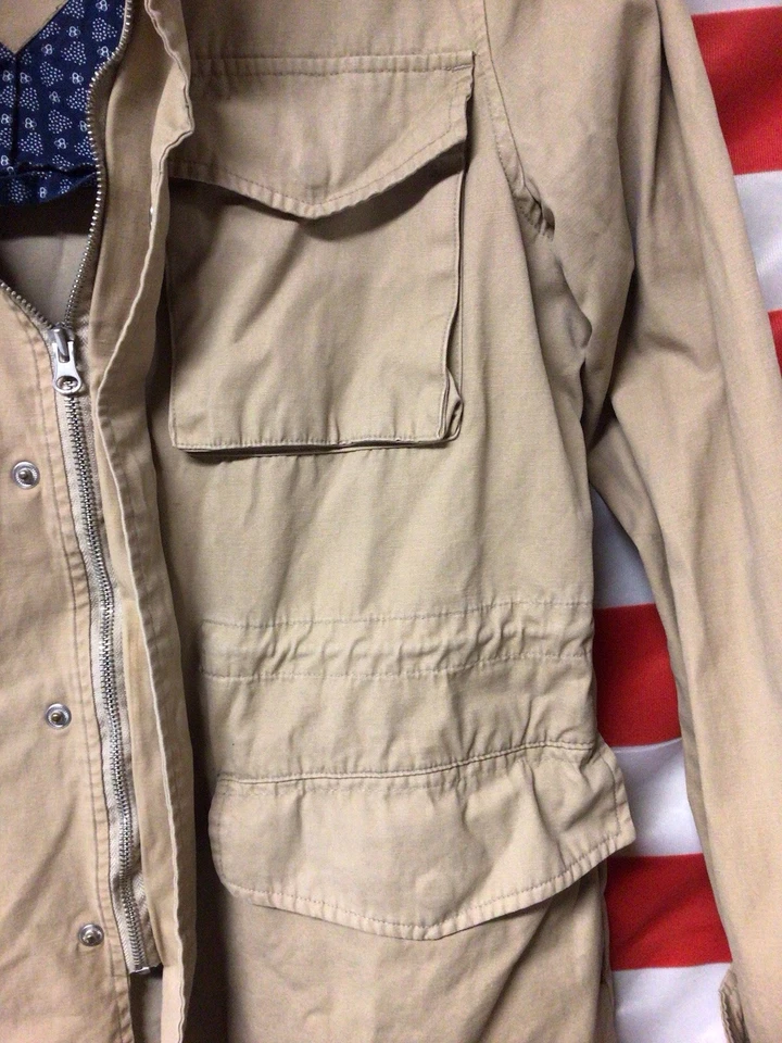 Farah Field Utility Style Jacket. Size Medium.  Adult.  Beige/ Tan. - Image 4 of 4