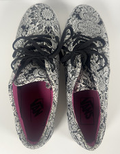 VANS Off The Wall Women s Low Top Lace-Up Sneakers Black/White Floral Canvas