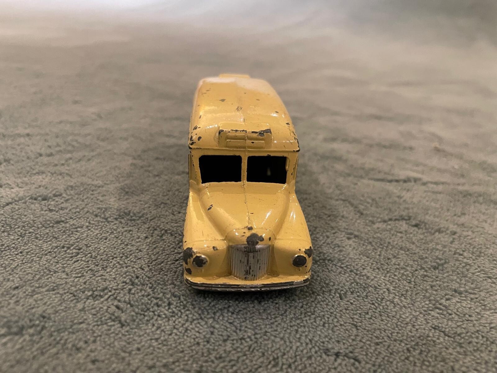 Dinky 253, Daimler Ambulance - Free Price Guide & Review