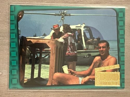 Sean Connery Sunbathing - Carta collezionabile foglia d'oro James Bond 007. Dr. No - Foto 1 di 2