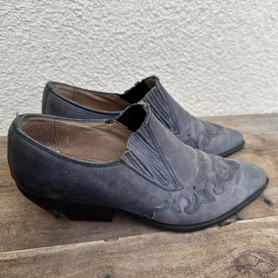 GUESS GEORGES MARCIANO 90s Vintage Gray Leather Slung Heel Ankle Boots Sz 8 - Image 3 of 4