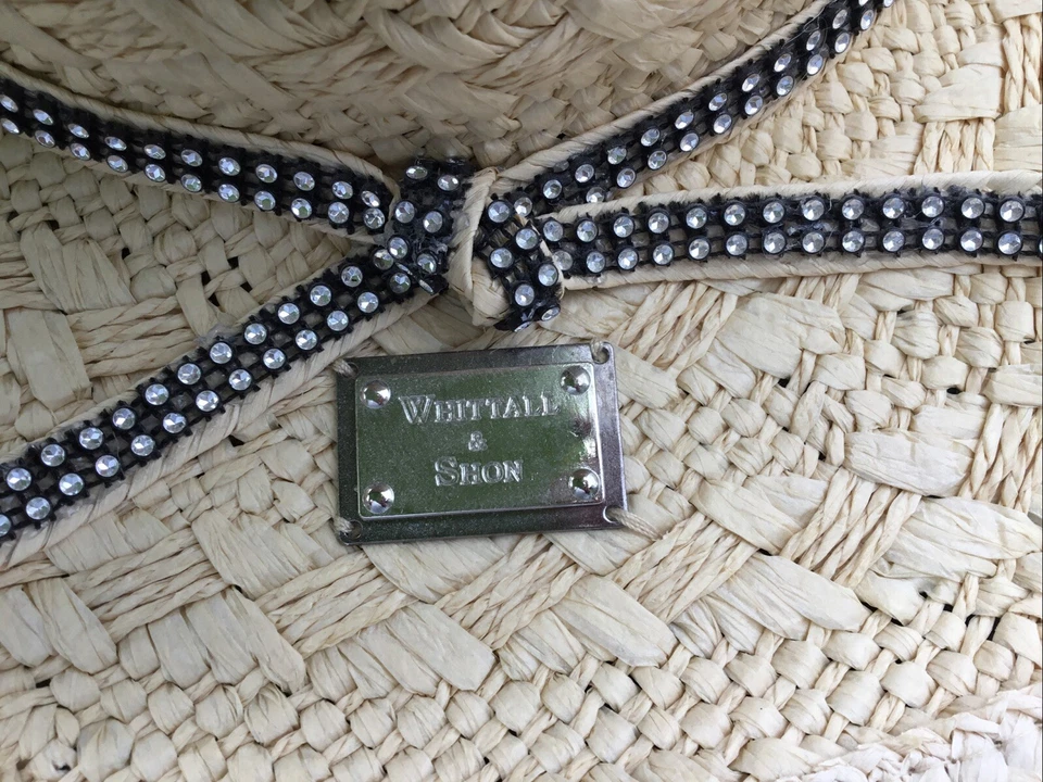 Sombrero vaquero para mujer Whittall & Shon Western Derby paja azúcar calavera pedrería Foto 3 de 4