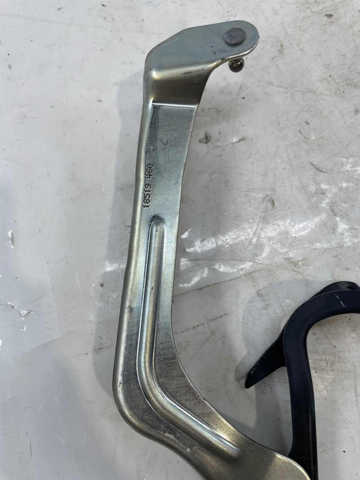 2014-2020 Maserati Quattroporte Left Driver Side Hood Hinge LH OEM 18519 460