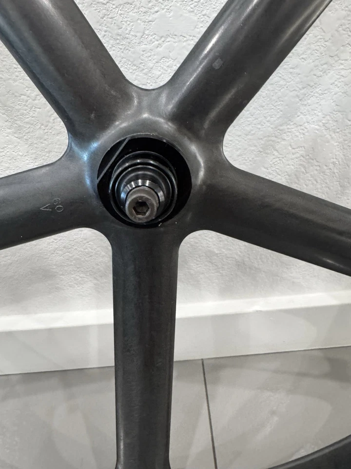 Rueda de carretera delantera 700c X 28 Aerospoke carbono con neumático Continental Ride Tour nuevo Foto 3 de 4