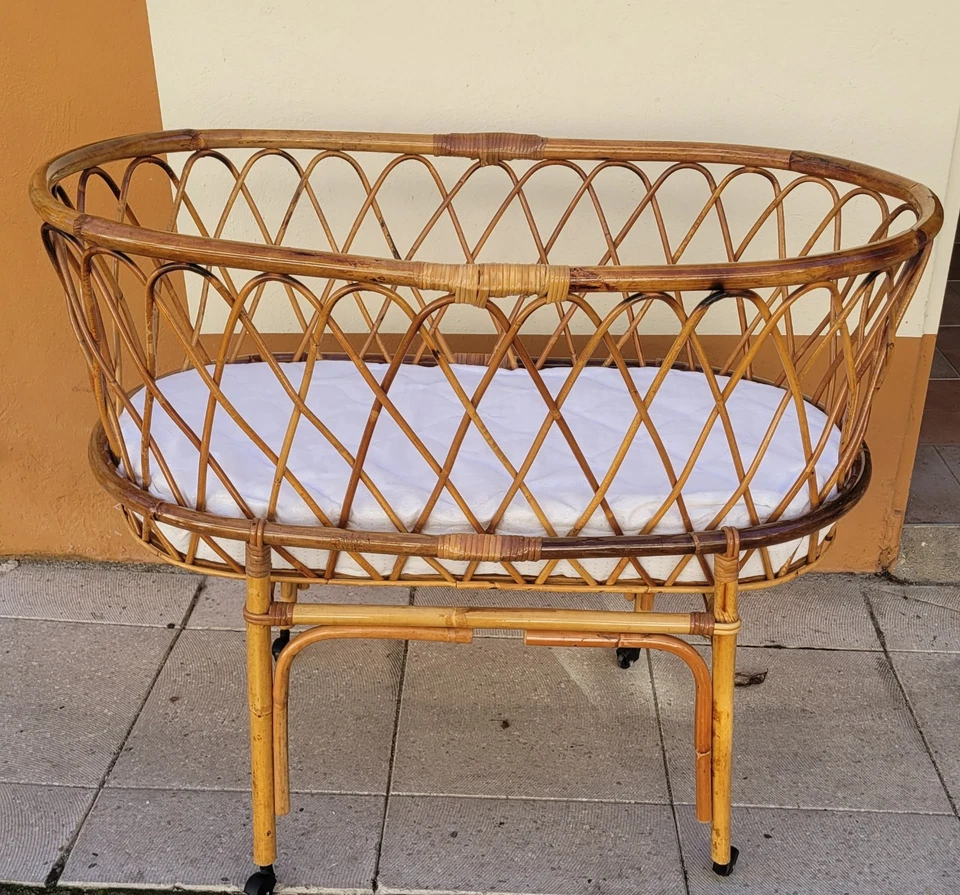 culla in vimini neonato usata pochissimo ,con materasso ortopedico - Immagine 3 di 3