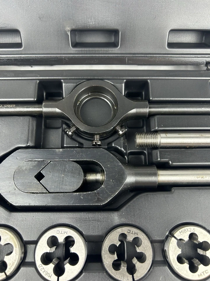 Juego de grifos y troqueles Matco Tools 25MTDS métrico grande apenas usado Foto 4 de 4