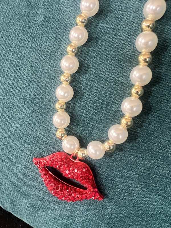 Betsey Johnson Red Crystal Lips Faux Pearl Necklace Gold Tone Statement Necklace