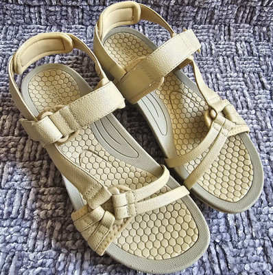 Baretraps Womens Beige Strappy Sandals Hook & Loop Adjustable Strap US 7.5 M