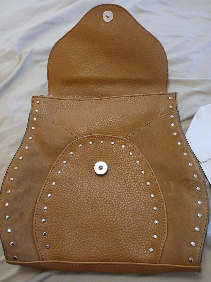 Cartera organizadora vintage Avon para mujer con tachuelas nueva sobre el hombro sintética Sh gratis Foto 2 de 4