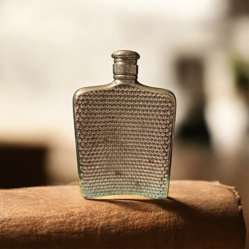 Frasco de whisky Godinger plateado Baco ornamentado Foto 2 de 4