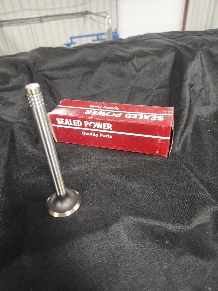 AMC (American Motors Corporation) L6 (inline‑6) EXHAUST VALVE Foto 2 de 2