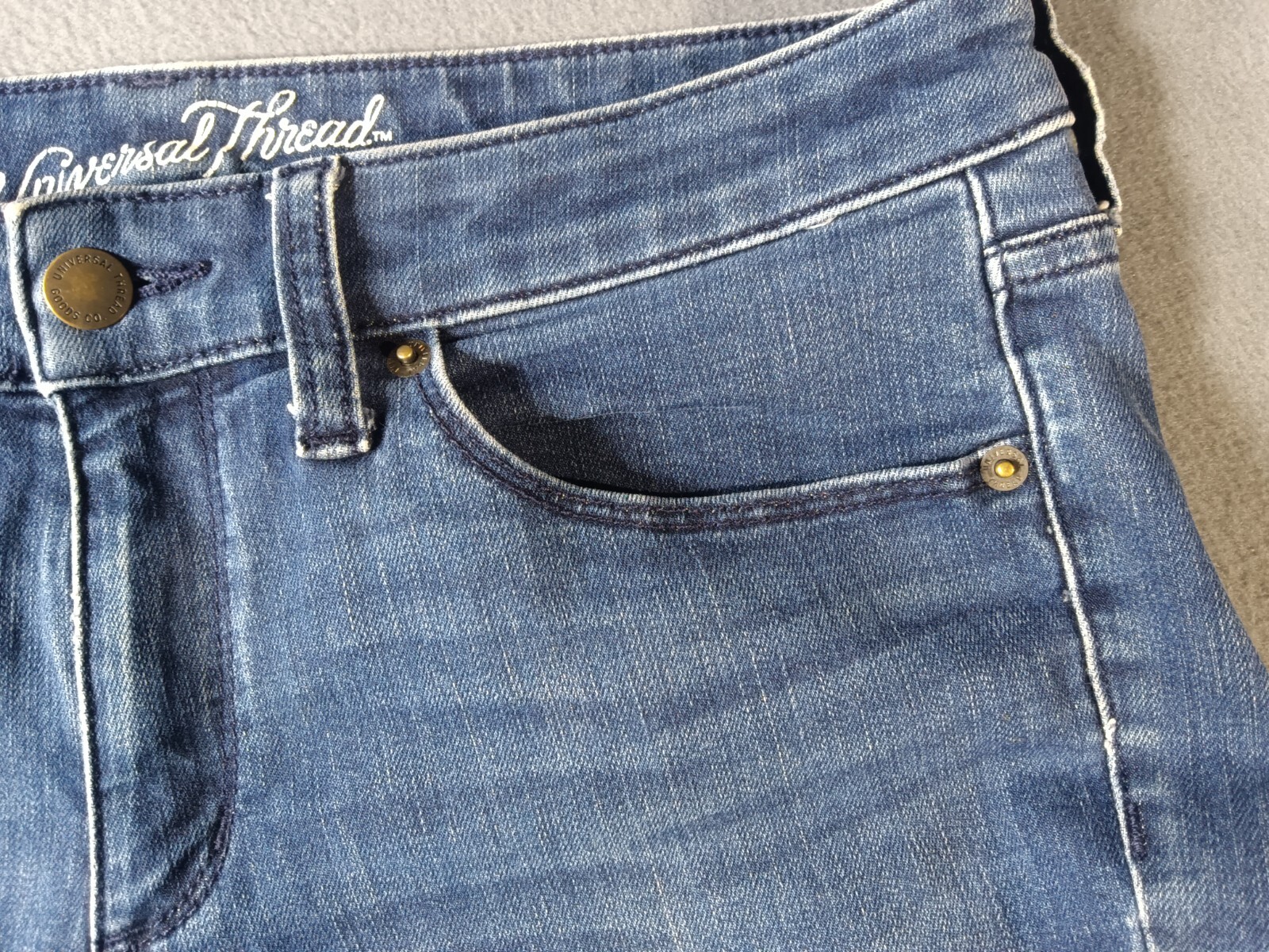 Universal Thread Women's Jeans Mid Rise Skinny Size 6/28R Distressed Blue