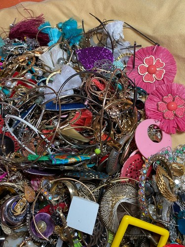 12 Pounds Pierced Earrings Costume Jewelry Lot Vintage To Modern Mixed Media - Picture 5 of 6